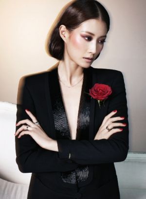 Lee Hyun Yi for Harpers Bazaar Korea February 2013 by Young Kyu Yoo.jpg